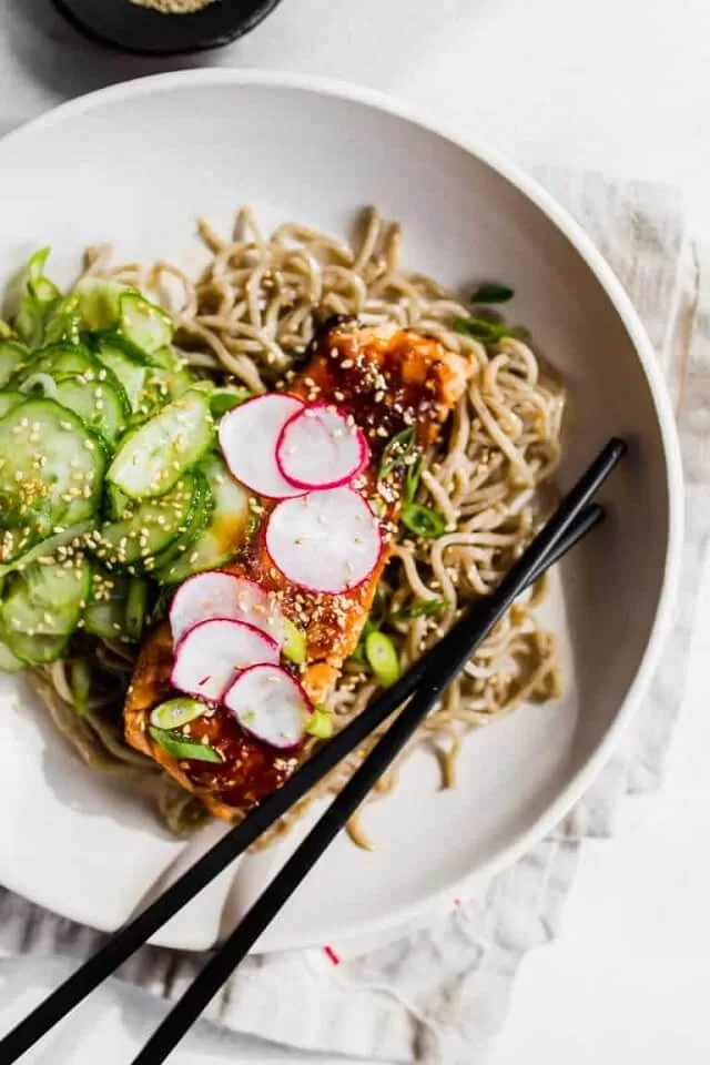 These easy family summer dinner ideas are ideal for hot summer nights- light, fresh flavored meals that'll keep you cool! Try them out now!