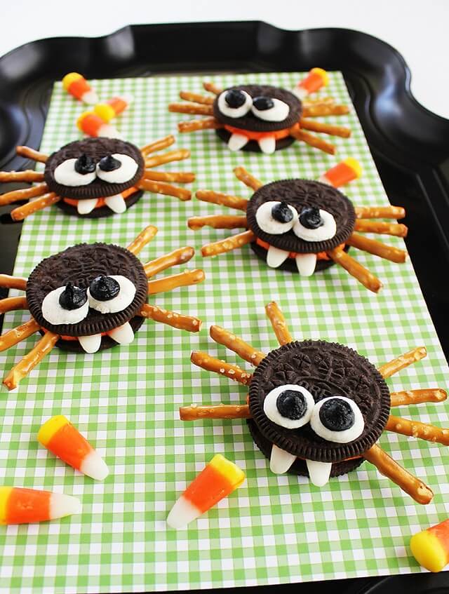 Sandwich Cookie Spiders