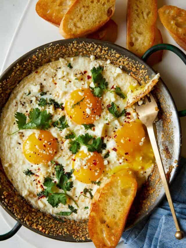 Simple Herb-baked Eggs with Crumbled Cheese