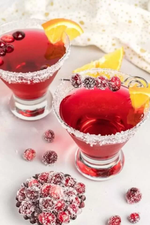 Cocktail lovers should try a cranberry martini, also known as a crantini.