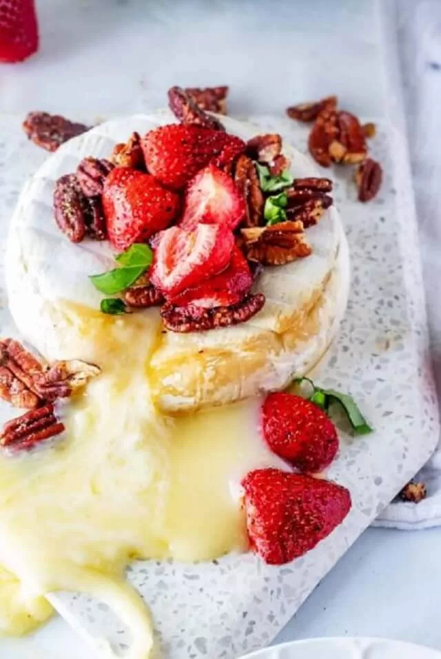 It's a delicious and gooey baked brie cheese that's topped with almonds and berries, including some tasty roasted strawberries and pecans.