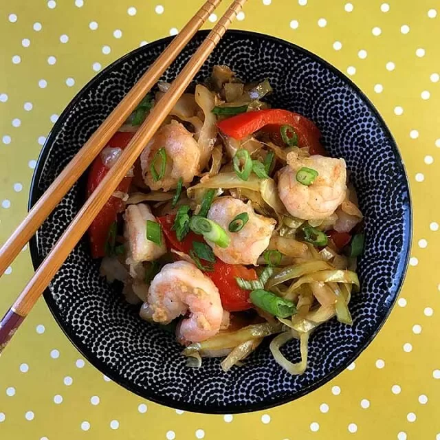 With thinly sliced cabbage, red bell peppers, and shrimp as the main ingredients, this dish is sure to hit the spot!