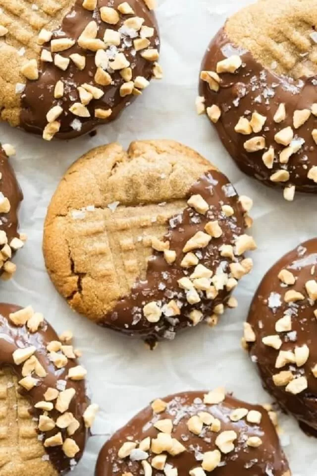 Are you looking for some sweet and delicious keto cookie recipes that fit your ketogenic diet? Check out these Keto cookies that are the perfect treat for satisfying those sweet cravings without breaking your low-carb diet.