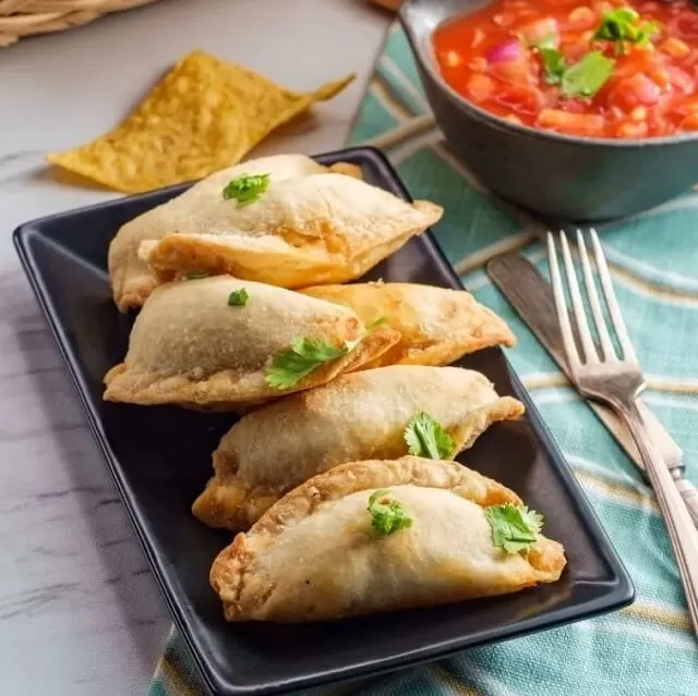 When it comes to delicious bites to whet your appetite, Spanish cuisine has some of the best appetizers around. Whether you're enjoying a casual evening with friends or looking for a sophisticated start to a dinner party, Spanish appetizers are sure to impress.