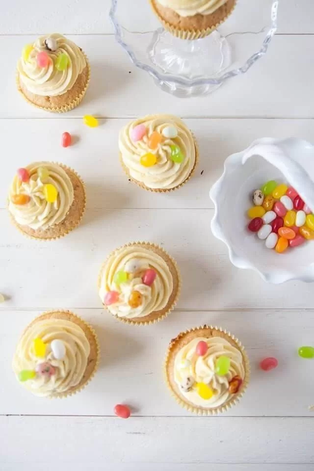 These adorable Lemon cupcakes remind me of happy days - colorful and bright! Who would have thought they were vegan?