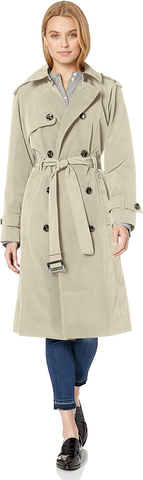 Formal and business settings require a jacket that exudes elegance and professionalism. When it comes to fall outerwear for such occasions, trench coats are a timeless choice.
