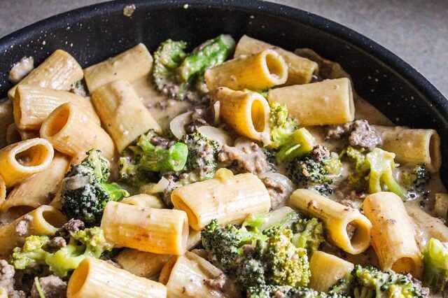 Cheesy Beef and Broccoli Pasta