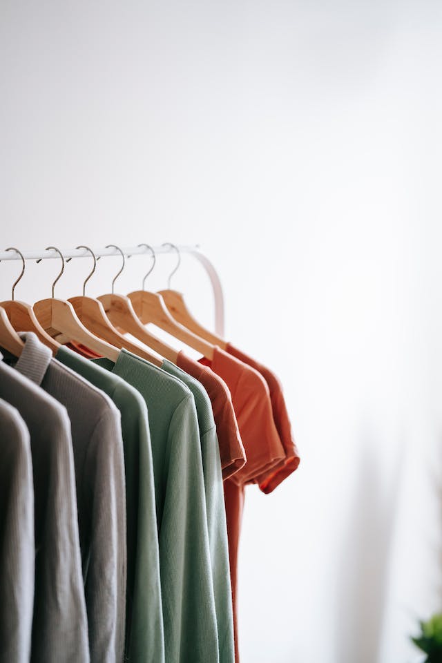 Learn how to organize your closet like a pro in 8 easy steps! Declutter with purpose, and transform your closet into a space that sparks joy and reflects the best version of you!