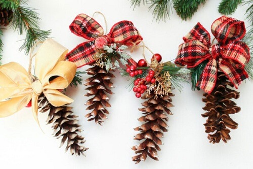 DIY Pine Cone Ornaments