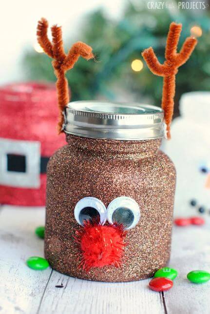 These Christmas crafts DIY are the perfect way to bring some handmade charm to your celebrations! DIY holiday projects are such a fun way to add some personal, handmade magic to your decorations, whether you're decorating your home, making gifts, or just getting into the festive spirit. All skill levels, so many easy to create! Pretty enough to sell or give as gifts! Christmas Crafts for Adults | DIY Christmas Gifts for Family | Homemade Crafts | Rustic Christmas | Christmas Projects | Simple Christmas | Christmas Projects | Christmas Bazaar Ideas | Christmas Fair Ideas