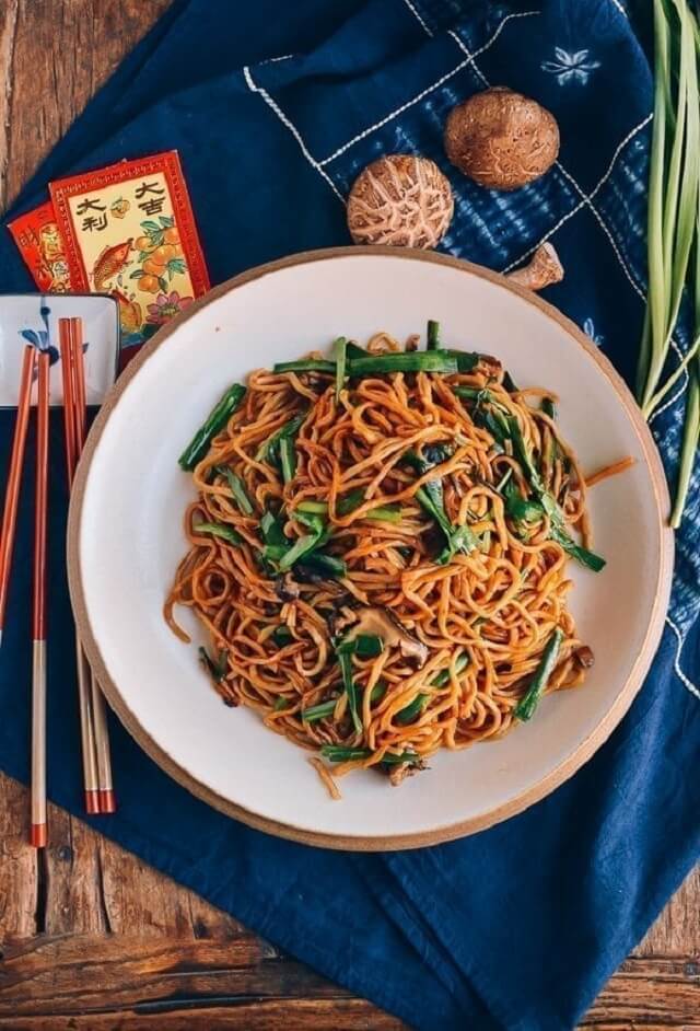 Discover easy, festive potluck ideas for Chinese New Year! Simple recipes to impress guests and celebrate with delicious, lucky dishes.