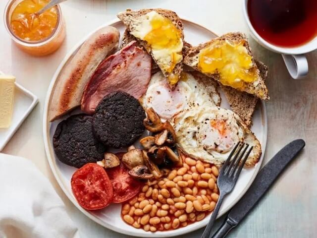 Start your St. Patrick’s Day with these traditional Irish breakfast recipes! Enjoy 11 hearty dishes, from soda bread to a full fry-up!