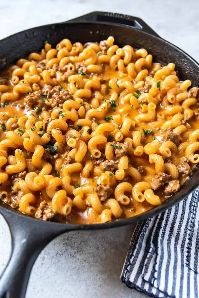 Celebrate Dad with these easy and delicious one-pan meals for Father’s Day, flavor-packed recipes with minimal cleanup required!