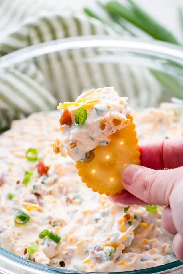 These 8 irresistible 4th of July dips are the kind of party starters that vanish within minutes, no exaggeration. From creamy crowd-pleasers to bold and spicy flavors, this list has something for every craving and every type of summer party.