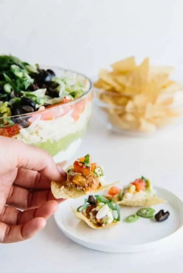 These 8 irresistible 4th of July dips are the kind of party starters that vanish within minutes, no exaggeration. From creamy crowd-pleasers to bold and spicy flavors, this list has something for every craving and every type of summer party.