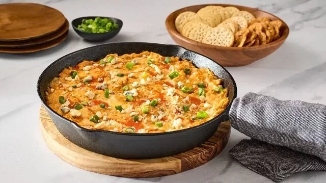 These 8 irresistible 4th of July dips are the kind of party starters that vanish within minutes, no exaggeration. From creamy crowd-pleasers to bold and spicy flavors, this list has something for every craving and every type of summer party.