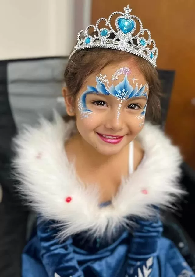 Adorable Halloween makeup ideas for little princesses from fairies to royals. Let them shine with creativity, sparkle, and magical charm!