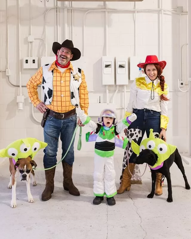 Get inspired with 15 family Halloween costumes that look amazing in photos, from classic themes to fun, creative group outfits.