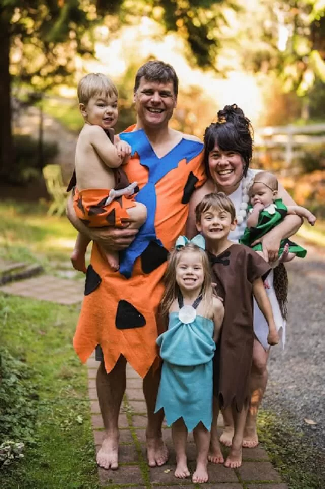 Get inspired with 15 family Halloween costumes that look amazing in photos, from classic themes to fun, creative group outfits.