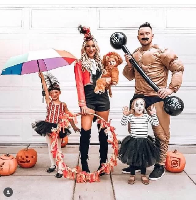 Get inspired with 15 family Halloween costumes that look amazing in photos, from classic themes to fun, creative group outfits.