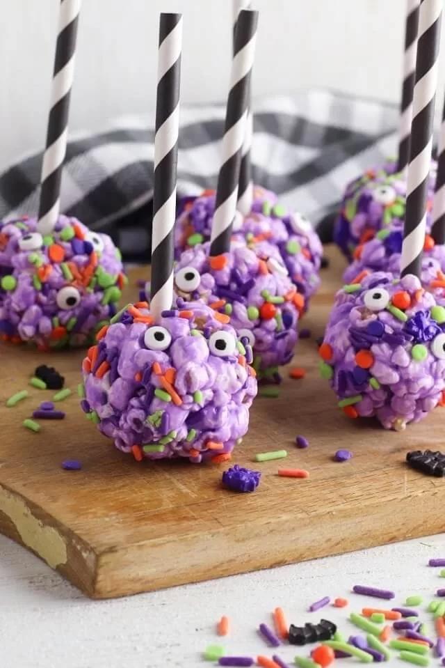 Get festive with 12 Halloween popcorn ideas that combine sweet and spooky flavors for party snacks everyone will devour!