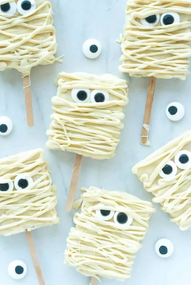 Whip up spooky fun with these 15 no bake Halloween treats, perfect for quick, festive desserts everyone will love! Try them now!