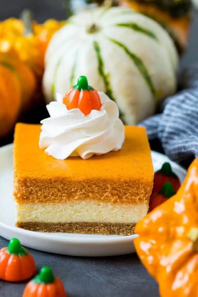 Craving pumpkin this Halloween? Try these spooky, pumpkin-flavored Halloween desserts perfect for parties, trick-or-treat nights, or fall baking.