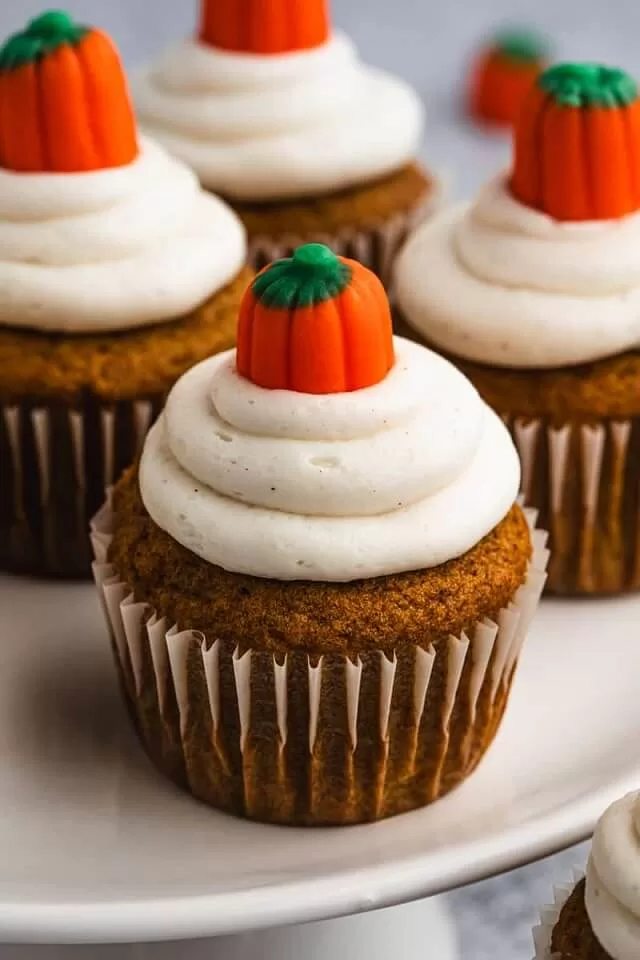 Craving pumpkin this Halloween? Try these spooky, pumpkin-flavored Halloween desserts perfect for parties, trick-or-treat nights, or fall baking.