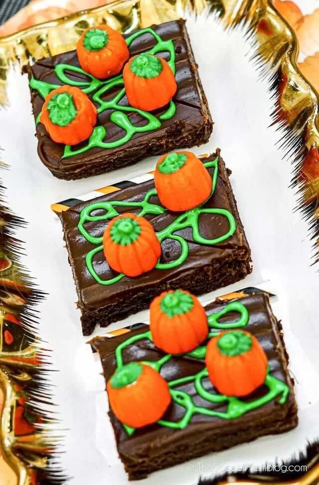 Craving pumpkin this Halloween? Try these spooky, pumpkin-flavored Halloween desserts perfect for parties, trick-or-treat nights, or fall baking.
