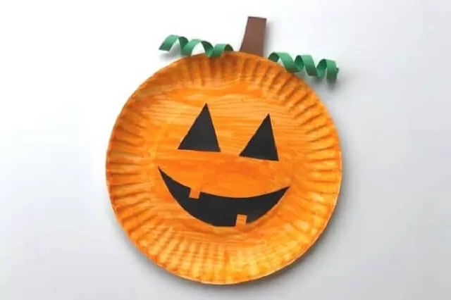 Fun and easy Halloween crafts for kids, from spooky decorations to cute art projects, perfect for home or classroom activities.