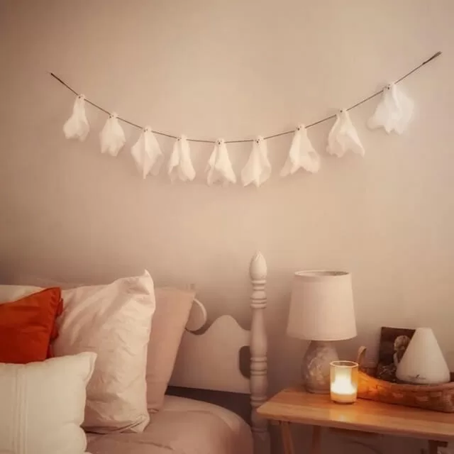 Fun and easy Halloween crafts for kids, from spooky decorations to cute art projects, perfect for home or classroom activities.