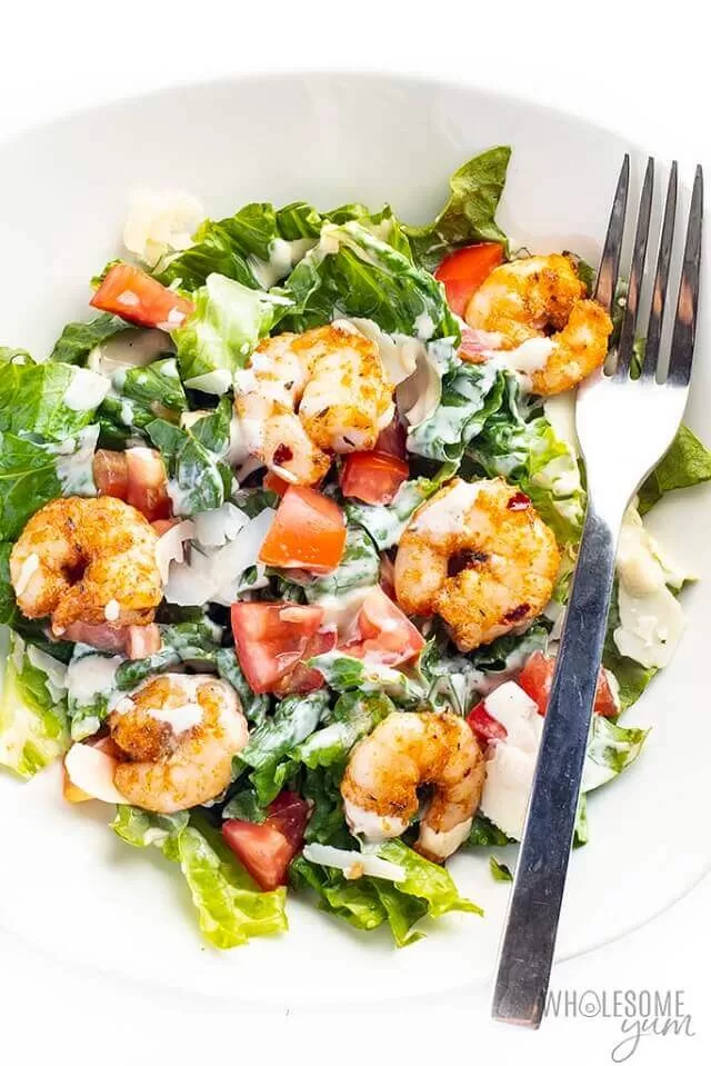 Get 17+ easy keto salad recipes with fresh, low carb ingredients, quick prep, and flavorful toppings for healthy lunches, dinners, and meal prep.