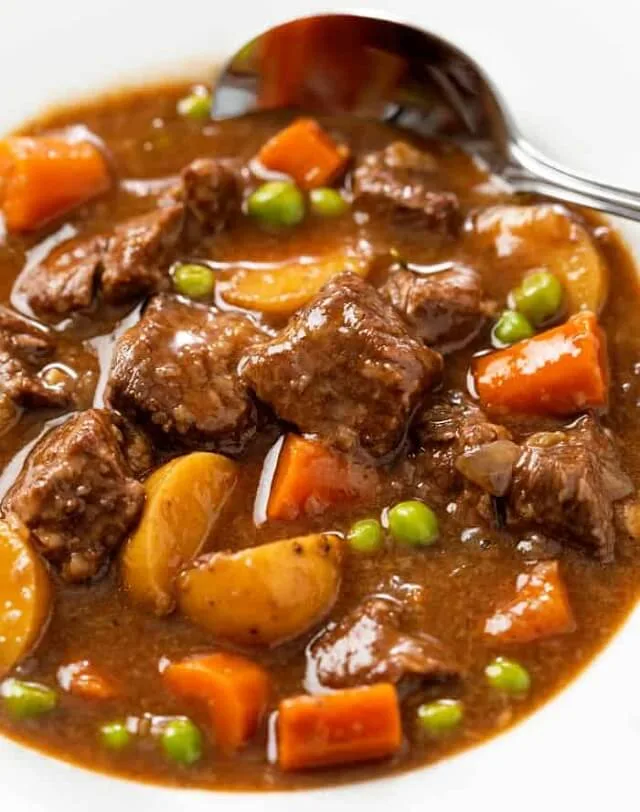 Warm up your evenings with easy, flavorful winter slow cooker recipes. Effortless meals perfect for cozy weeknights and family dinners.