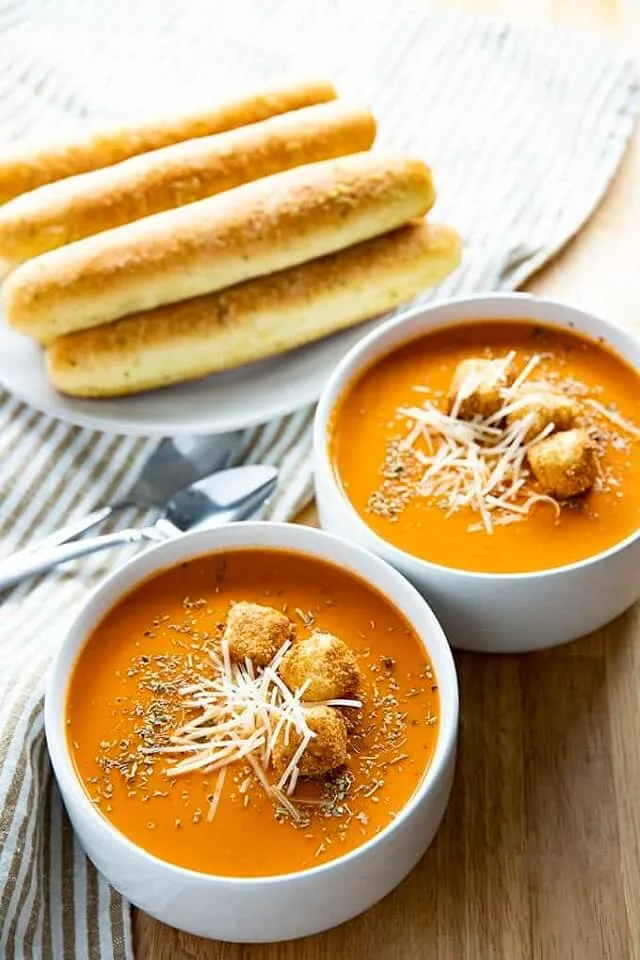 Warm up your evenings with easy, flavorful winter slow cooker recipes. Effortless meals perfect for cozy weeknights and family dinners.