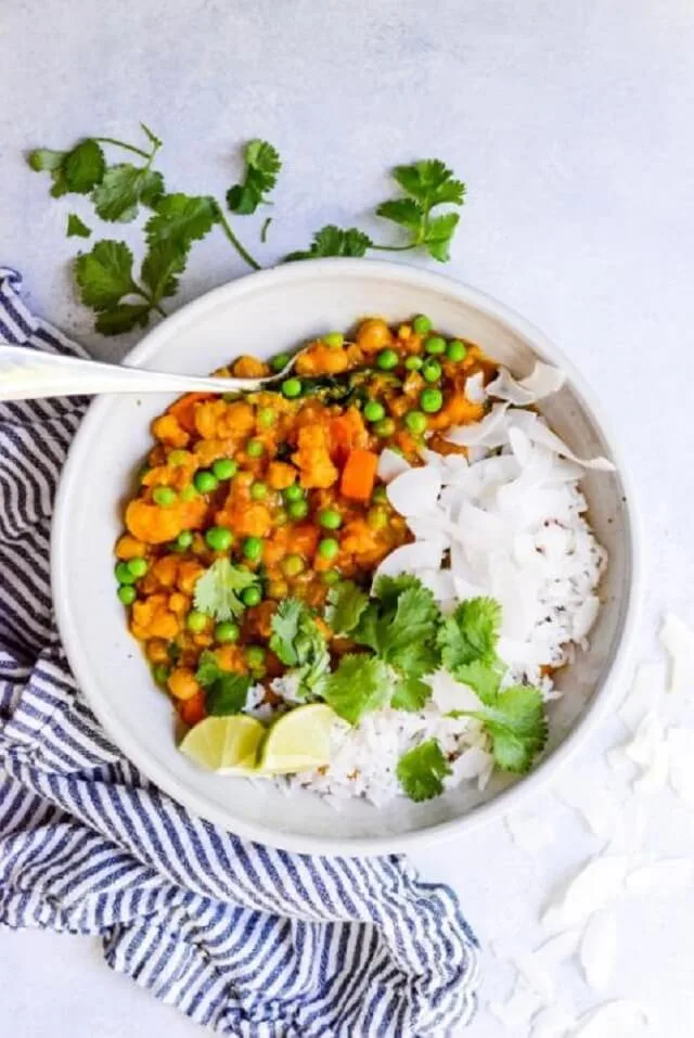 Warm up your evenings with easy, flavorful winter slow cooker recipes. Effortless meals perfect for cozy weeknights and family dinners.