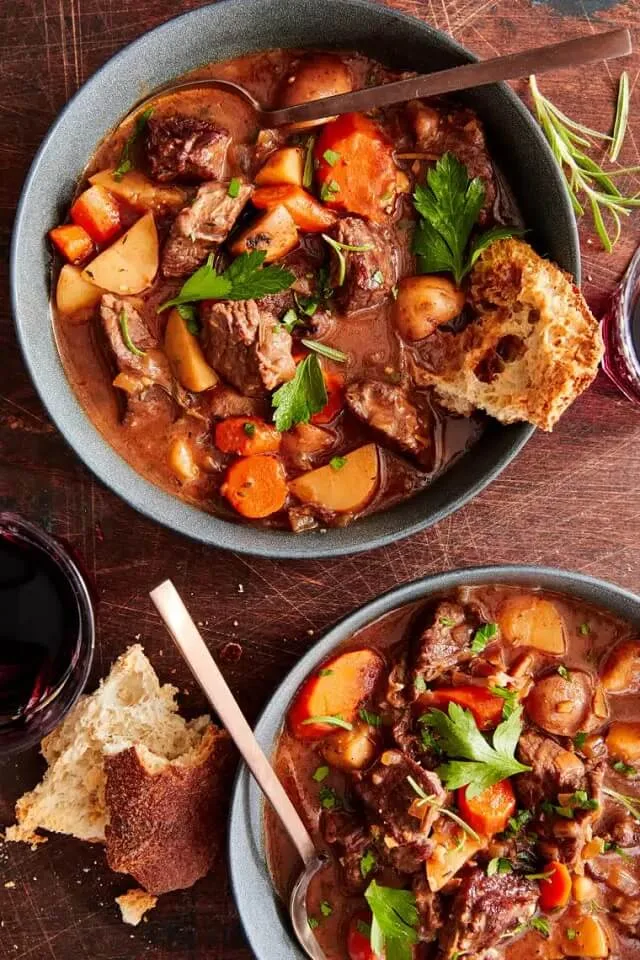 Looking for a comforting, satisfying meal this weekend? Then try these easy, hearty, and flavorful Beef Stew Crockpot recipes!